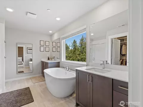 Bath - 2809 193rd Pl SE, Bothell, WA 98012 photo 2 of 4