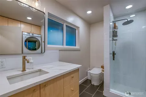 Bath - 617 Buckhorn Rd, Eastsound, WA 98245 photo 2 of 2