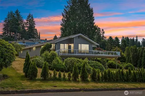 5925 94th St SW, Mukilteo, WA 98275