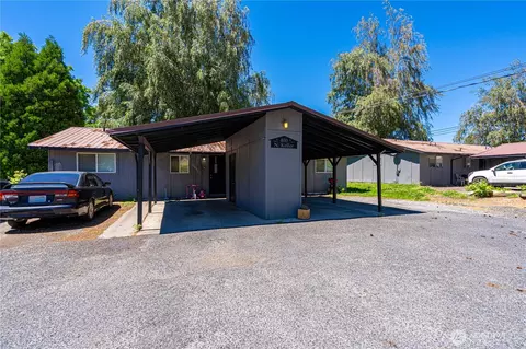 400 N Keller Ave #A & B, East Wenatchee, WA 98802