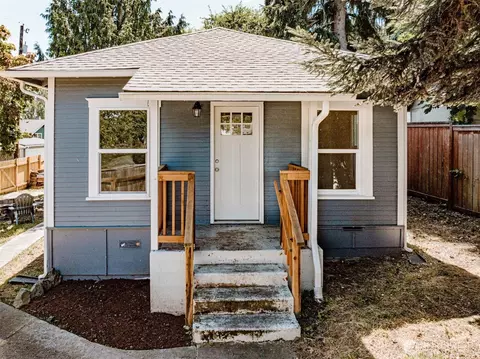 Exterior - 3714 22nd St, Everett, WA 98201 photo 2 of 20