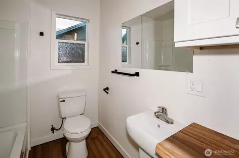 Bath - 3714 22nd St, Everett, WA 98201 photo 2 of 2
