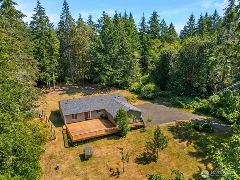 8910 Hunter Point Rd NW, Olympia, WA 98502