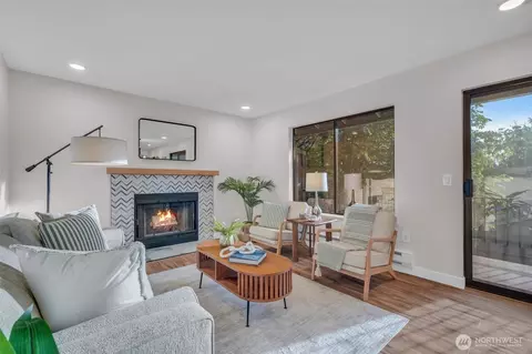 11701 100th Ave NE #4, Kirkland, WA 98034
