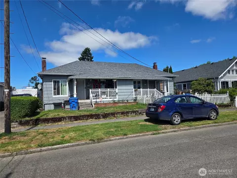 907 S 4th Ave, Kelso, WA 98626