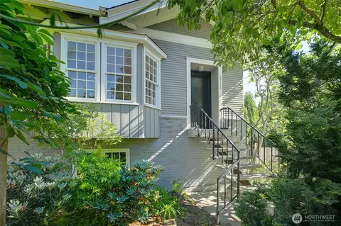 2112 N 132nd St, Seattle, WA 98133
