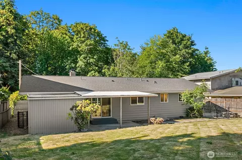4910 NE 7th St, Renton, WA 98059