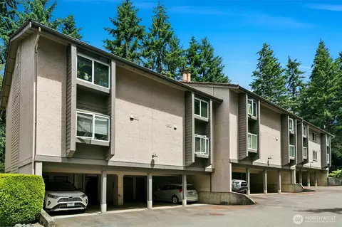 12715 NE 120th St #C8, Kirkland, WA 98034