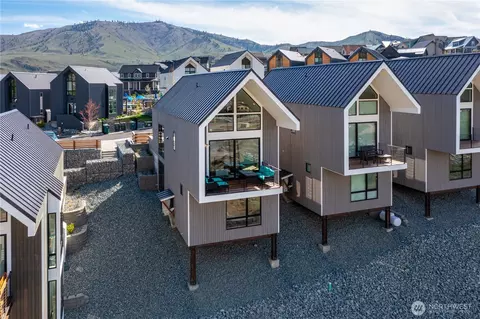 1414 Cottage Ln, Chelan, WA 98816