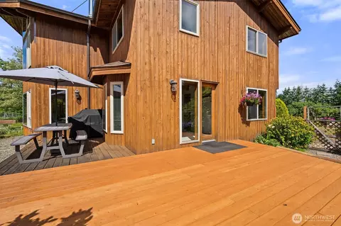 Exterior - 1090 Middle Fork Rd, Onalaska, WA 98570 photo 3 of 12