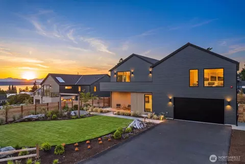 18636 2nd Ave SW, Normandy Park, WA 98166