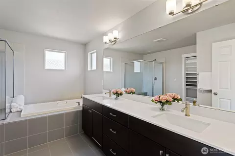 Bath - 17913 38th Dr #20, Bothell, WA 98012 photo 3 of 3