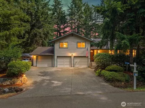 1724 NW Palmer Ln, Bremerton, WA 98311