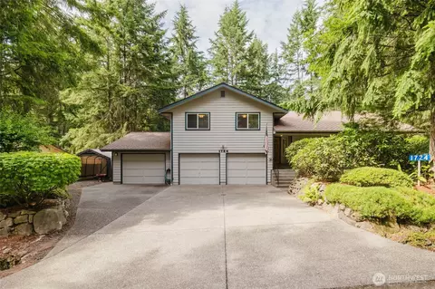 1724 NW Palmer Ln, Bremerton, WA 98311