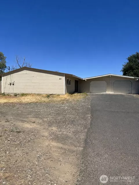 214 Carswell Dr, Moses Lake, WA 98837
