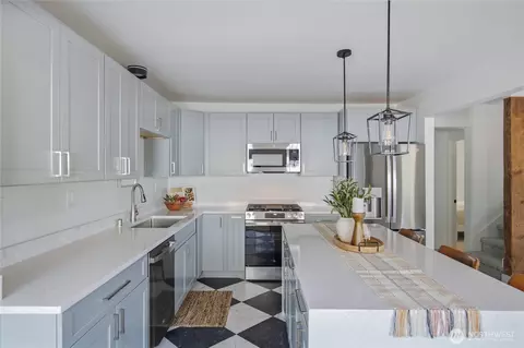 Kitchen - 11822 24th St E, Edgewood, WA 98372 photo 1 of 3