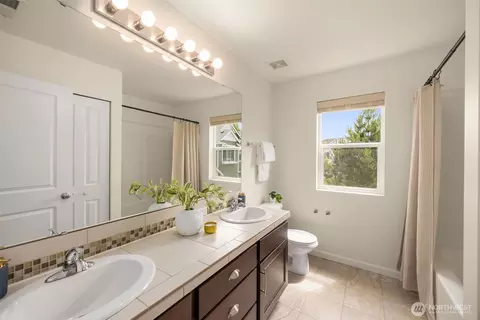 Bath - 3802 196th Pl SE, Bothell, WA 98012 photo 2 of 4