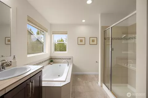 Bath - 3802 196th Pl SE, Bothell, WA 98012 photo 3 of 4