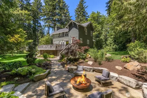8219 NE New Brooklyn Rd, Bainbridge Island, WA 98110