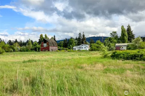 2513 W Edgewood Dr, Port Angeles, WA 98363