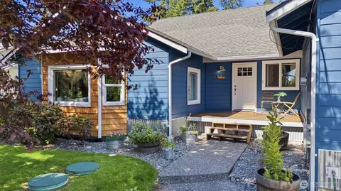 1586 Poplar Ln, Camano Island, WA 98282