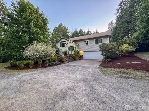 6337 SE Heather Ln, Port Orchard, WA 98366
