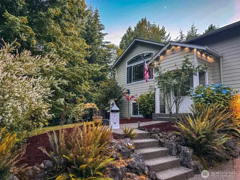 6337 SE Heather Ln, Port Orchard, WA 98366