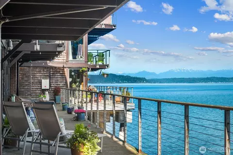 3717 Beach Dr SW #113, Seattle, WA 98116