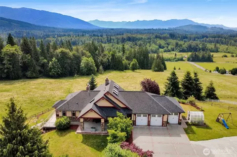 18077 Fox Hollow Ln, Bow, WA 98232