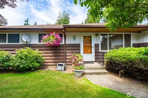 420 S 128th St, Seattle, WA 98168