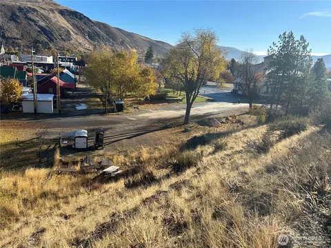 136 Johnson St, Twisp, WA 98856 photo 4