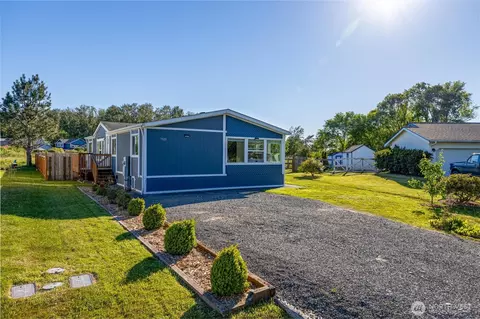 7525 Roblee Dr, Blaine, WA 98230