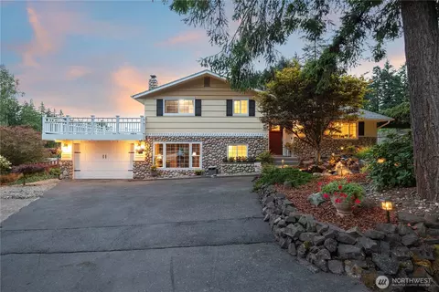 2408 N Greeley Dr, Kelso, WA 98626