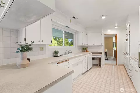 Kitchen - 26117 34th Ave E, Spanaway, WA 98387 photo 1 of 5