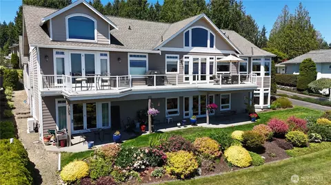 8102 E Perelli Ln, Port Orchard, WA 98366