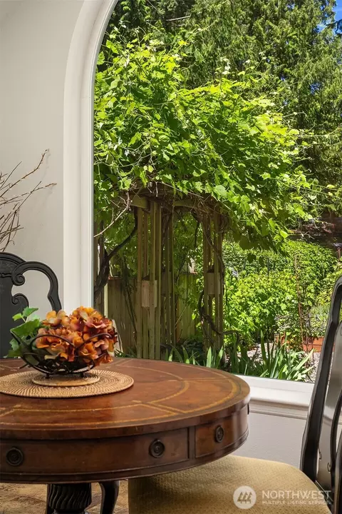 Dining - 647 Edmonds Way, Edmonds, WA 98020 photo 2 of 2