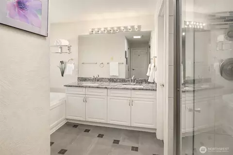 Bath - 647 Edmonds Way, Edmonds, WA 98020 photo 2 of 4