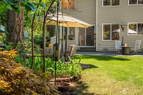 Exterior - 647 Edmonds Way, Edmonds, WA 98020 photo 8 of 11