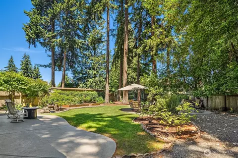 Exterior - 647 Edmonds Way, Edmonds, WA 98020 photo 5 of 11