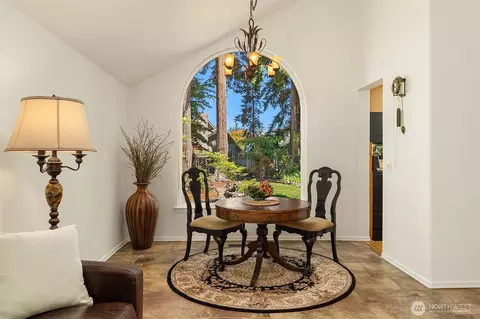 Dining - 647 Edmonds Way, Edmonds, WA 98020 photo 1 of 2