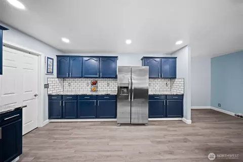 Kitchen - 20723 197th Ave E, Orting, WA 98360 photo 3 of 3