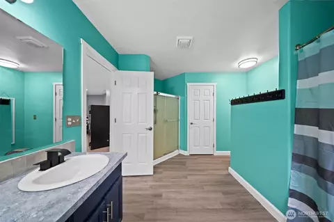 Bath - 20723 197th Ave E, Orting, WA 98360 photo 2 of 4