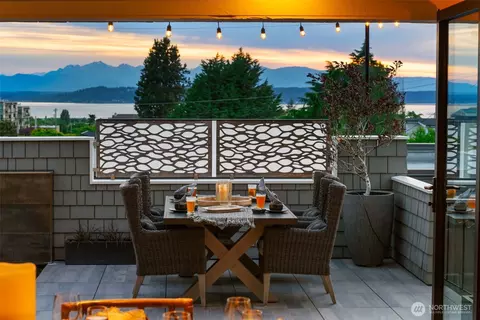 Exterior - 709 Maple St, Edmonds, WA 98020 photo 6 of 9