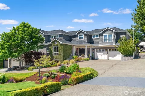 Exterior - 709 Maple St, Edmonds, WA 98020 photo 3 of 9