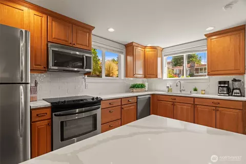 Kitchen - 709 Maple St, Edmonds, WA 98020 photo 5 of 5