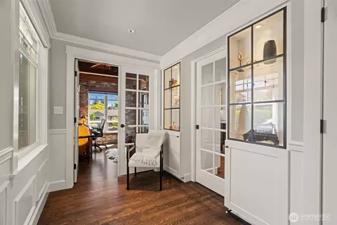 Entry Way - 709 Maple St, Edmonds, WA 98020 photo 1 of 1