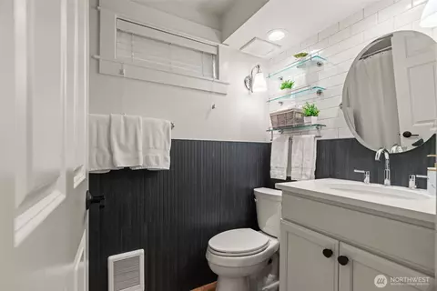 Bath - 709 Maple St, Edmonds, WA 98020 photo 5 of 5