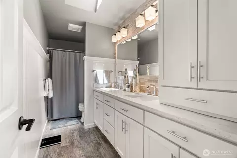 Bath - 709 Maple St, Edmonds, WA 98020 photo 4 of 5