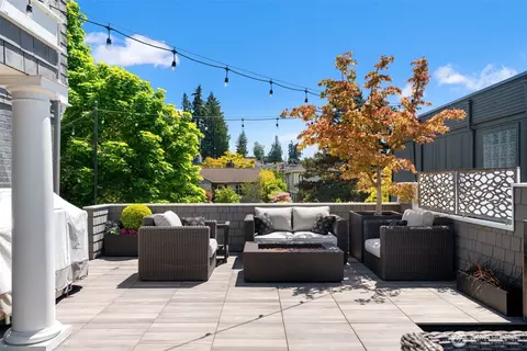 Exterior - 709 Maple St, Edmonds, WA 98020 photo 8 of 9