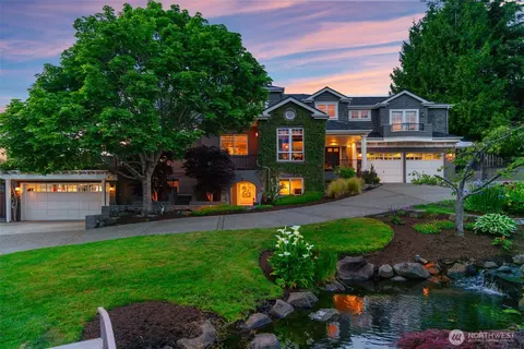 Exterior - 709 Maple St, Edmonds, WA 98020 photo 2 of 9